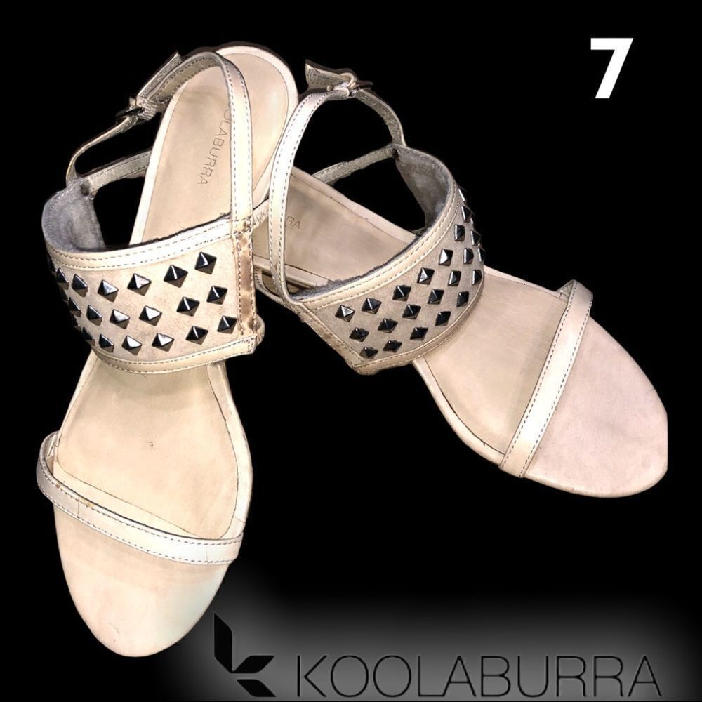 Koolaburra sandals 7 Nude color fur padding.